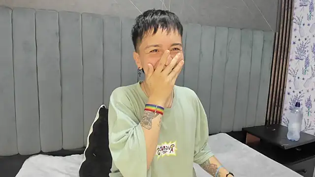 Snapshot of _Hannah_Hot chatting on December 14, 1:33 am Hannah Hot online show from December 14, 1:33 am