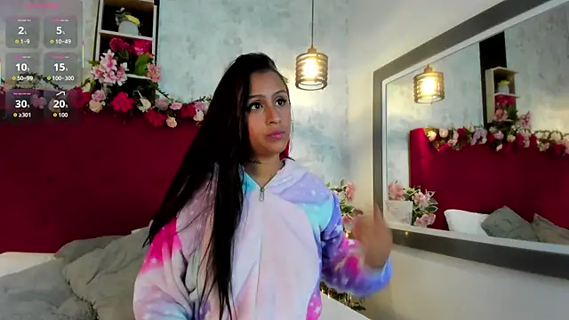 SarahEscobarr online show from October 1, 9:15 am