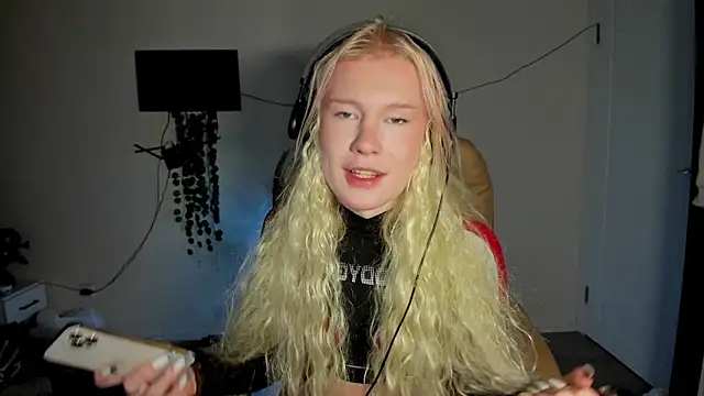 Sasyhk0 online show from December 16, 8:25 pm