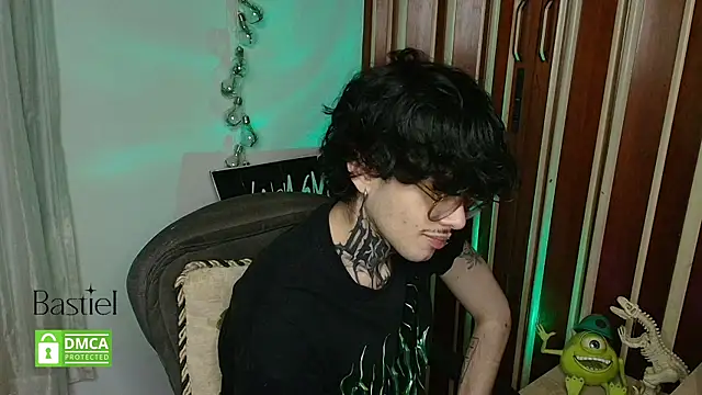 Snapshot of Mihail_leroy chatting on October 1, 1:11 am Mihail leroy online show from October 1, 1:11 am