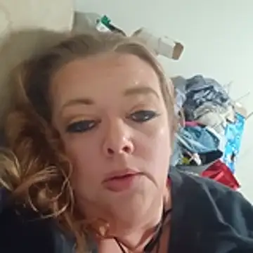 Snapshot of Eat_at_mels chatting on December 14, 3:23 am Eat at mels online show from December 14, 3:23 am