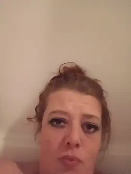 Snapshot of Eat_at_mels chatting on December 20, 11:23 pm Eat at mels online show from December 20, 11:23 pm