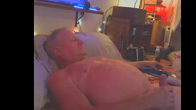 Pussyeat2please online show from October 9, 11:19 am