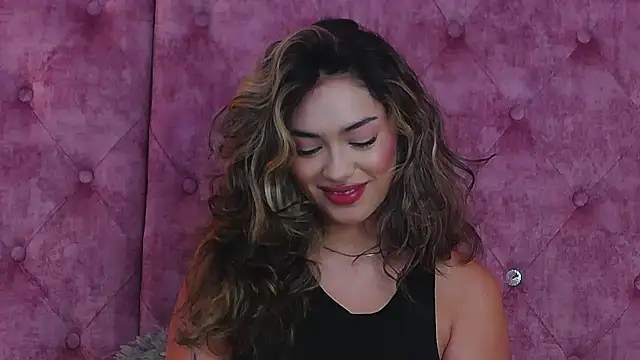 MaddisonBelucci online show from December 3, 8:40 pm