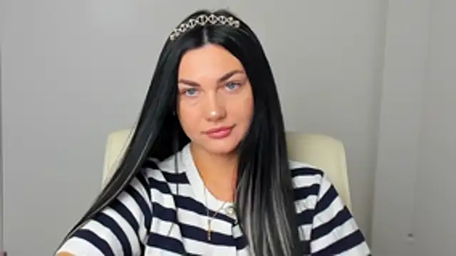 Lune Moon online show from December 1, 6:40 am