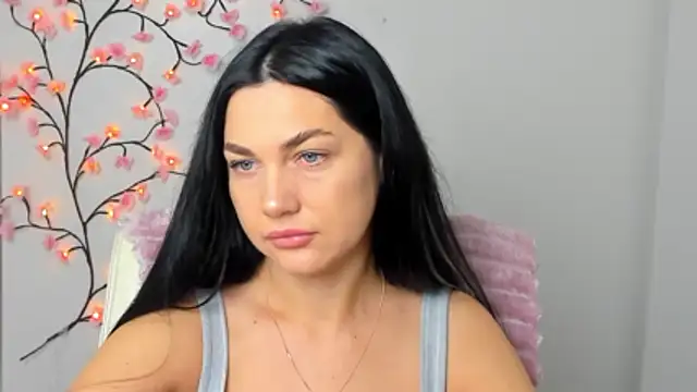 Lune Moon online show from December 5, 6:44 am