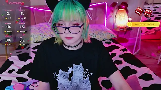 CoralineYoung online show from April 22, 7:11 am