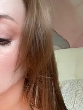 Rosie Holmes  online show from September 21, 11:23 am