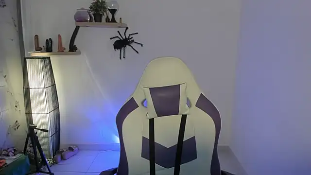 Snapshot of scarlett_enjoy1 chatting on October 29, 1:02 pm scarlett enjoy1 online show from October 29, 1:02 pm