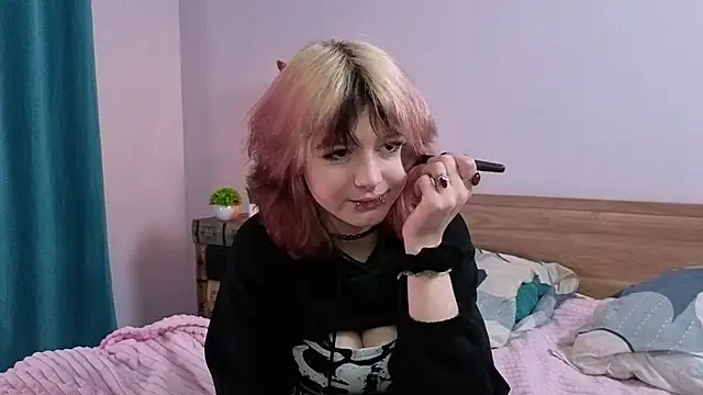 Snapshot of TaiteBeat chatting on November 5, 5:46 pm TaiteBeat online show from November 5, 5:46 pm