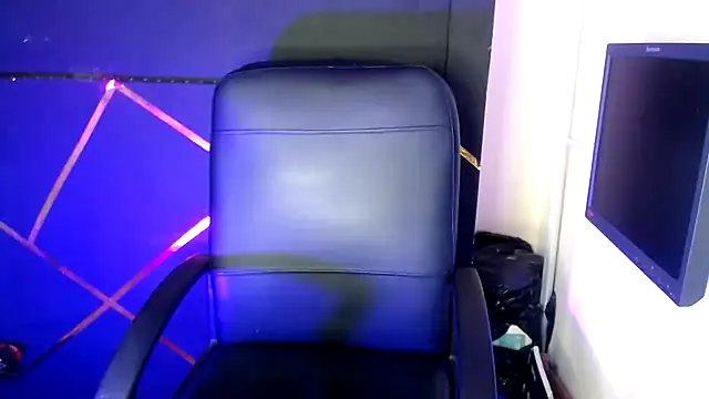 Snapshot of Kylie_Moan chatting on December 2, 2:28 am Kylie Moan online show from December 2, 2:28 am