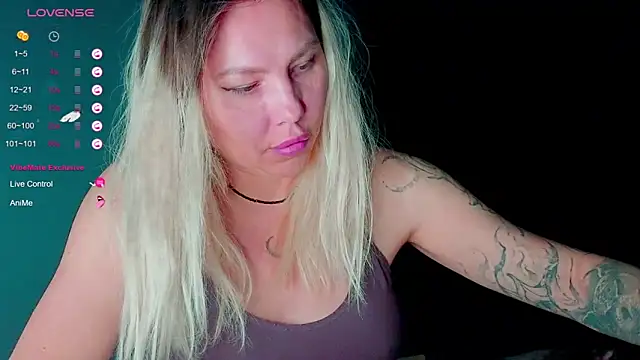 Snapshot of frankiefoxie_ chatting on October 16, 4:19 pm frankiefoxie online show from October 16, 4:19 pm