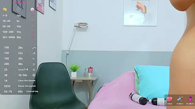 cutepetitee online show from September 11, 8:09 pm