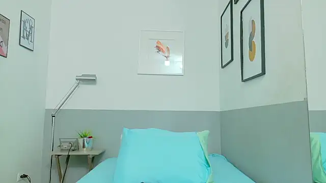 cutepetitee online show from October 16, 7:59 pm