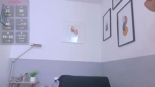 cutepetitee online show from January 10, 7:48 pm