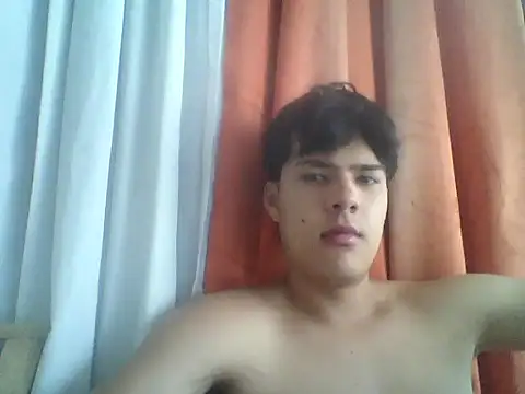 Snapshot of dani_titan320 chatting on October 10, 8:19 pm dani titan320 online show from October 10, 8:19 pm