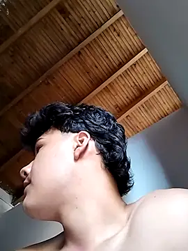 Snapshot of dani_titan320 chatting on November 9, 8:40 pm dani titan320 online show from November 9, 8:40 pm