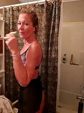 Snapshot of PhynneNicole chatting on November 25, 5:35 pm PhynneNicole online show from November 25, 5:35 pm