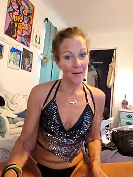 Snapshot of PhynneNicole chatting on December 3, 6:39 pm PhynneNicole online show from December 3, 6:39 pm