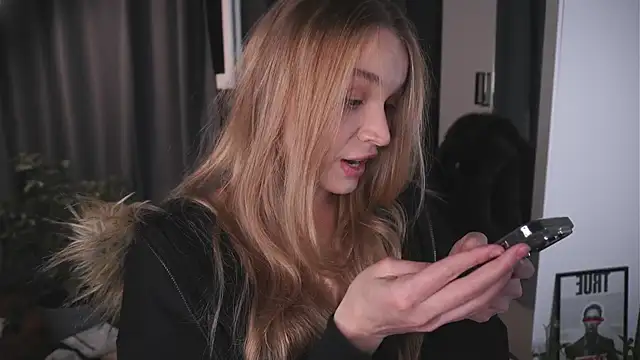 Snapshot of lisa_schiele chatting on October 27, 8:13 pm lisa schiele online show from October 27, 8:13 pm