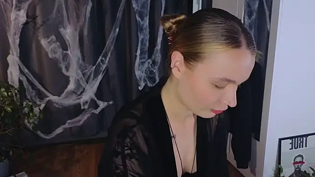 Snapshot of lisa_schiele chatting on October 30, 8:42 pm lisa schiele online show from October 30, 8:42 pm