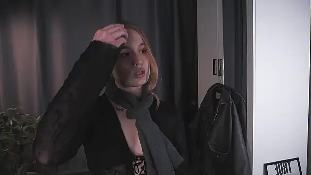 Snapshot of lisa_schiele chatting on November 16, 8:36 pm lisa schiele online show from November 16, 8:36 pm