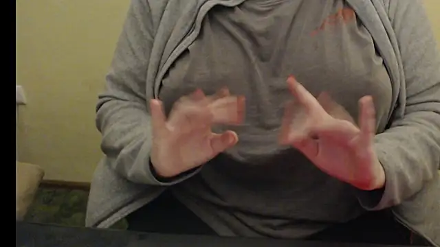 LunoviaXL online show from November 12, 7:13 pm