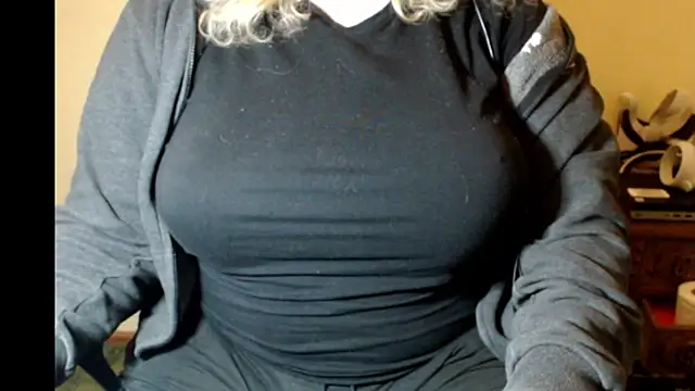 LunoviaXL online show from November 20, 9:58 pm