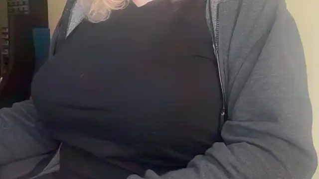 LunoviaXL online show from November 24, 10:37 am