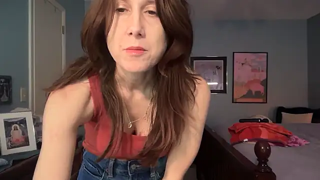 Snapshot of MommyGoddessL chatting on October 2, 1:40 pm MommyGoddessL online show from October 2, 1:40 pm