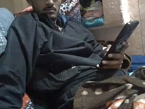 Snapshot of Desiboy_0 chatting on December 22, 3:31 pm Desiboy 0 online show from December 22, 3:31 pm