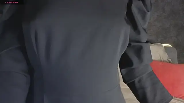 Agnes Wells online show from December 21, 9:27 am