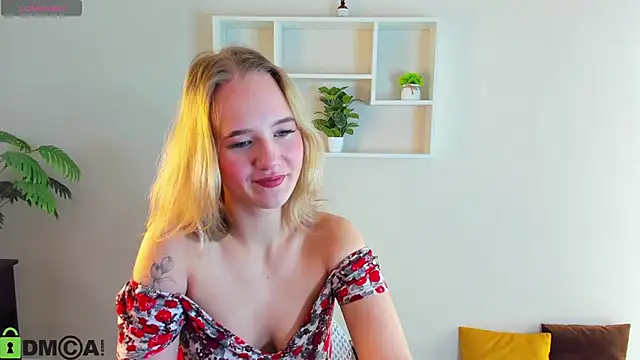 Casey Sweeet online show from October 8, 4:32 am