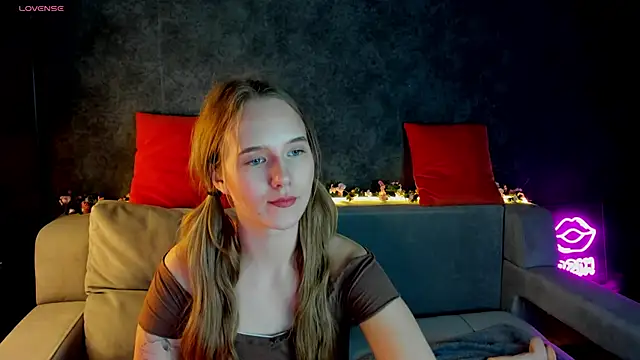 Casey Sweeet online show from February 4, 1:39 pm