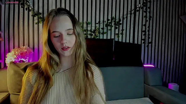 Casey Sweeet online show from February 7, 1:09 am