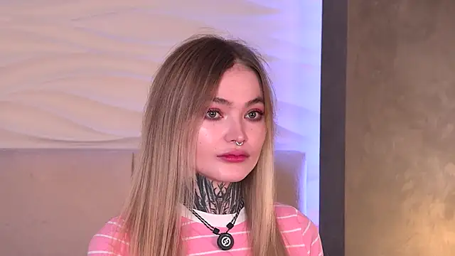 Snapshot of AriWild chatting on December 3, 4:20 am AriWild online show from December 3, 4:20 am