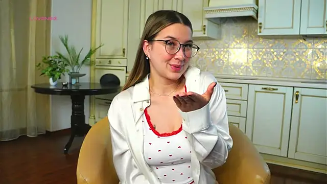 Snapshot of DarelleFaux chatting on November 12, 3:18 am DarelleFaux online show from November 12, 3:18 am