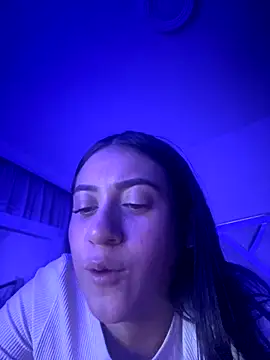 Snapshot of isabela_l chatting on December 2, 1:11 am isabela l online show from December 2, 1:11 am