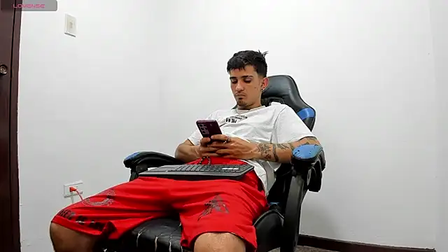 nextboywell1 online show from February 26, 7:13 pm