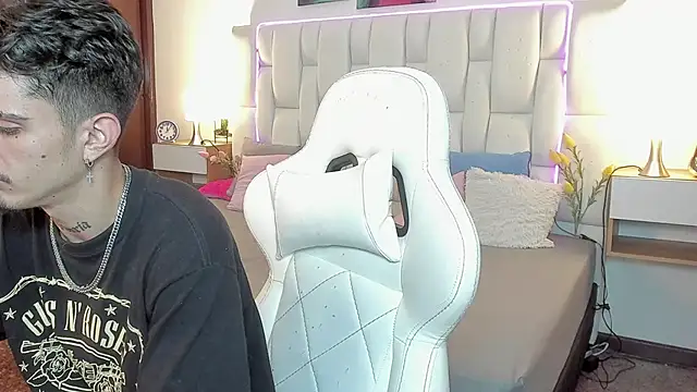 nextboywell1 online show from April 14, 4:29 am