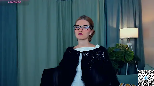 Snapshot of EdlinGathright chatting on November 2, 5:21 am EdlinGathright online show from November 2, 5:21 am