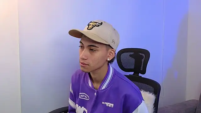 yulian vasquez online show from October 4, 12:25 pm