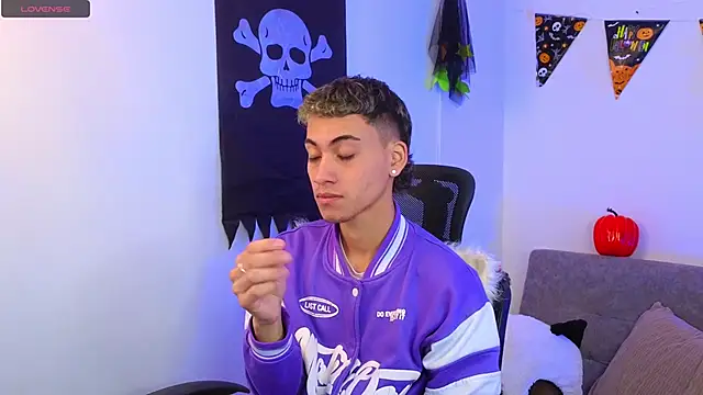 yulian vasquez online show from October 16, 12:28 pm