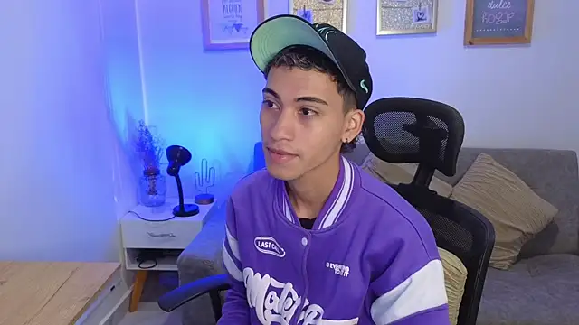 yulian vasquez online show from December 5, 12:25 pm