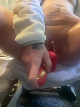 kmaddycakes1 online show from January 18, 5:06 pm