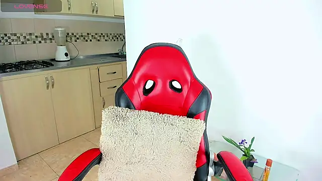 Snapshot of alexandra_cute chatting on October 31, 6:47 am alexandra cute online show from October 31, 6:47 am