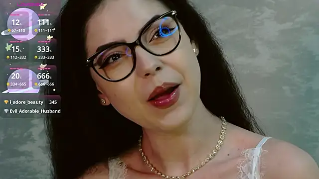 KaylaLewys online show from April 8, 5:46 pm