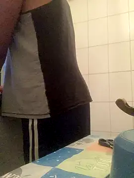 Snapshot of PIROCAGG21 chatting on December 18, 8:20 am PIROCAGG21 online show from December 18, 8:20 am