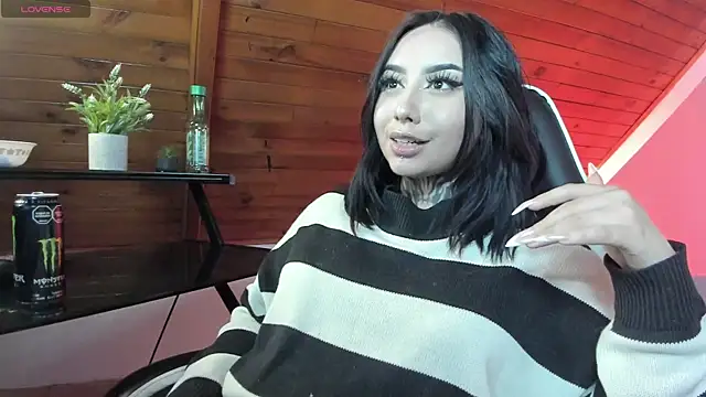 Snapshot of _Morrigan_ chatting on November 12, 7:53 am Morrigan online show from November 12, 7:53 am