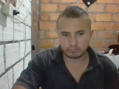 Snapshot of santiii___12 chatting on December 1, 7:19 pm santiii 12 online show from December 1, 7:19 pm